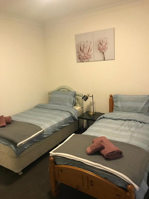 Elegant Design 2 Bed 2 Bath Apartment In Liverpool - Accommodation Redcliffe 2