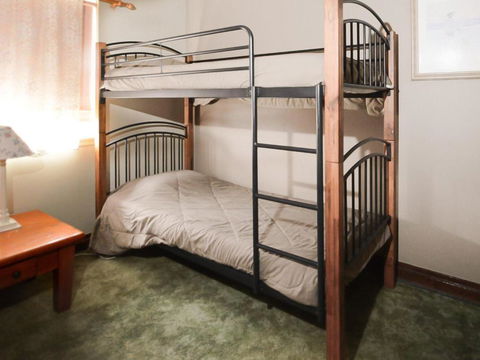 Debra Court 6 - Accommodation Redcliffe 2
