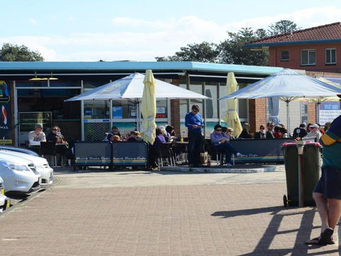 Debra Court 6 - Accommodation Redcliffe 3