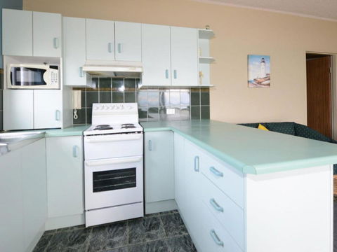 Debra Court 6 - Accommodation Redcliffe 5