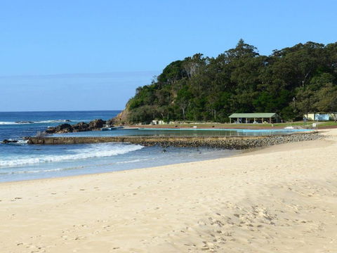 Debra Court 6 - Accommodation Redcliffe 1