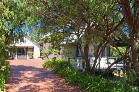 Orion Studio With Ocean Views - Accommodation Redcliffe 2
