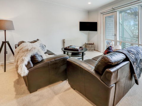 Whistler 5 - Accommodation Redcliffe 1