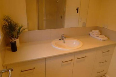 OCEAN BREEZE - Accommodation Redcliffe 4