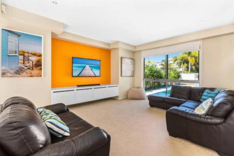Elliston At Corporate Boardies. - Accommodation Redcliffe 6