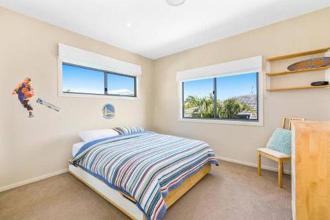 Elliston At Corporate Boardies. - Accommodation Redcliffe 7