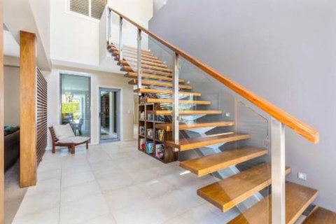 Elliston At Corporate Boardies. - Accommodation Redcliffe 4