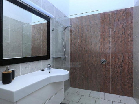 Albatross Whale Watch From The House - Accommodation Redcliffe 2