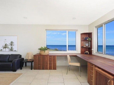 Albatross Whale Watch From The House - Accommodation Redcliffe 6