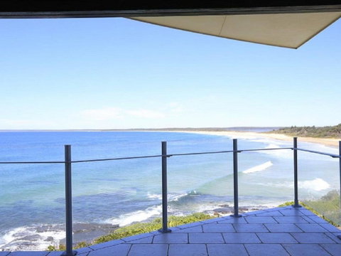 Albatross Whale Watch From The House - Accommodation Redcliffe 4