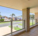 Azure Waters perfectly positioned with ocean views - Accommodation Redcliffe