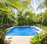 Beachfront Pool House Absolute beachfront - Accommodation Redcliffe