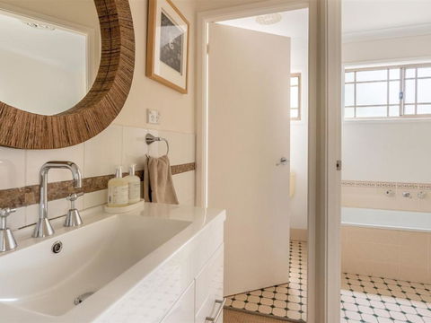 Bombo Blue Pet Friendly Townhouse - Accommodation Redcliffe 3