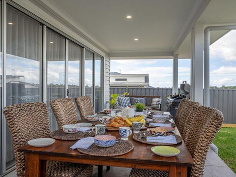 House On The Hill Inspired Coastal Hamptons Vibe - Accommodation Redcliffe 3