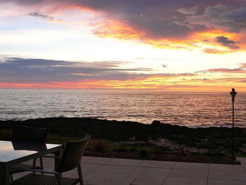 Joness Beach House Perfect Location With Views! - Accommodation Redcliffe 4