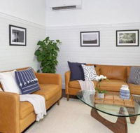 Ocean Mist Cottage across from pet friendly beach - Accommodation Redcliffe