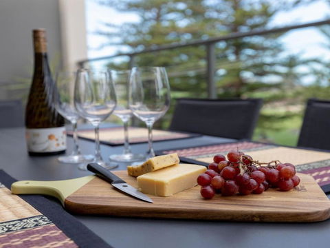 Shore To Please Comfort Cafes & Beaches - Accommodation Redcliffe 6