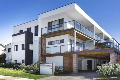 Surf Beach Townhouse - Accommodation Redcliffe 0