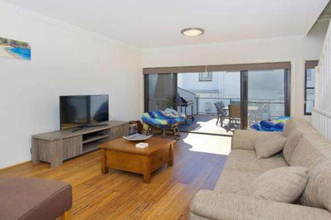 Surf Beach Townhouse - Accommodation Redcliffe 7
