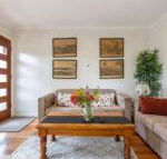Spacious Bungalow5min walk to station5min to Box HillWiFiParking - Accommodation Redcliffe