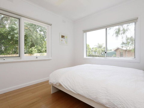 DROMANA BEACH SHACK... - Accommodation Redcliffe 4