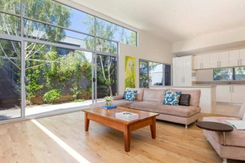 PALM COURT RETREAT MORNINGTON - Accommodation Redcliffe 5