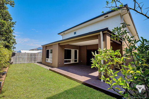 Rochedale Spacious Holiday 4 Bedrooms House Qro009 - Accommodation Redcliffe 4
