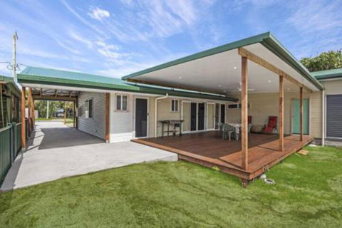 Beach Shack On Towners - Accommodation Redcliffe 0