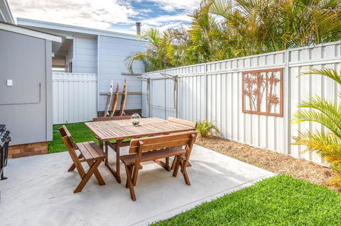 The Surf Shack - Accommodation Redcliffe 6