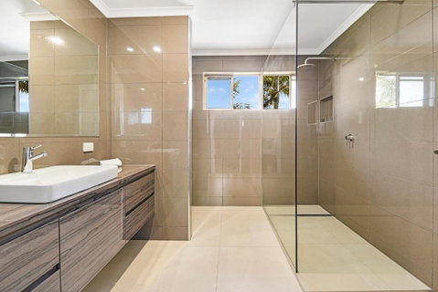 CANAL HOME NEAR MOOLOOLABA Kooringal - Accommodation Redcliffe 4