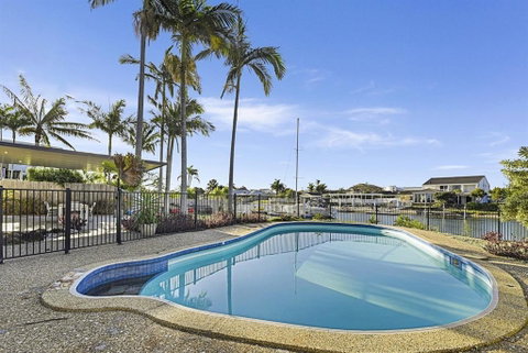 CANAL HOME NEAR MOOLOOLABA Kooringal - Accommodation Redcliffe 6