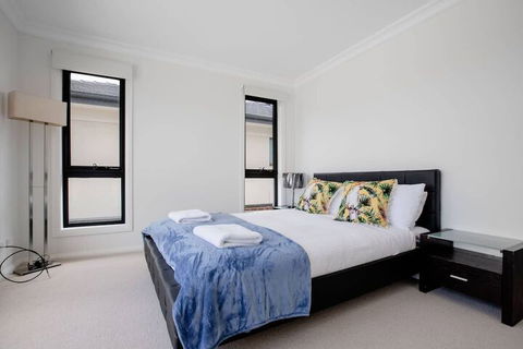 Captivating Large 4br@narre Warren - Accommodation Redcliffe 2