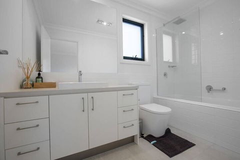 Captivating Large 4br@narre Warren - Accommodation Redcliffe 7