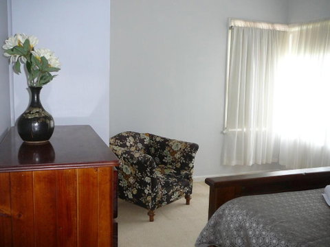 BEACHPOINT COTTAGE - Accommodation Redcliffe 6