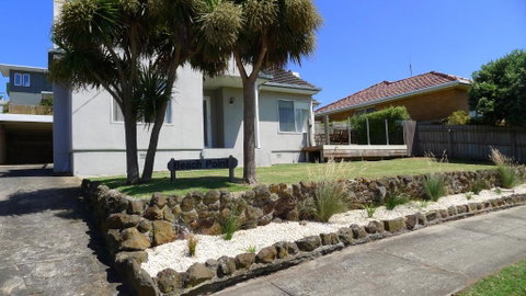 BEACHPOINT COTTAGE - Accommodation Redcliffe 2