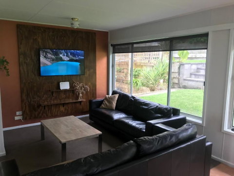 BEACHPOINT COTTAGE - Accommodation Redcliffe 5