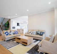 Lux Style 4BR Townhouseashwood - Accommodation Redcliffe