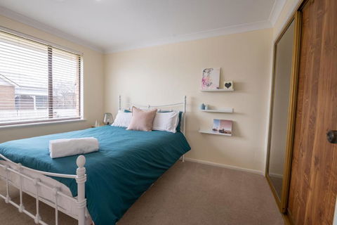 42 Rosemary Lane Â· Central Orange Spacious Family Home Quiet Lane - Accommodation Redcliffe 3