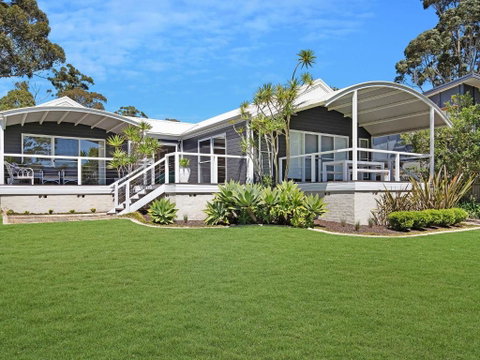 Akarana Beach House :: Jervis Bay Rentals - Accommodation Redcliffe 4