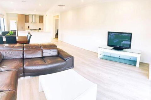 Comfortable 4BR 2Bath House Tarneit Melbourne???? - Accommodation Redcliffe 4