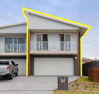 Birubi Breezes 2 / 7 Fitzroy St. Large Duplex with Air Conditioning WIFI  only 5 minute walk to the beach - Accommodation Redcliffe