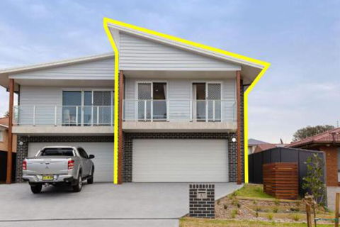 Birubi Breezes 2 / 7 Fitzroy St. Large Duplex With Air Conditioning WIFI & Only 5 Minute Walk To The Beach - Accommodation Redcliffe 0