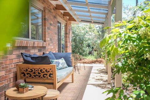 Birdsea House - Accommodation Redcliffe 4