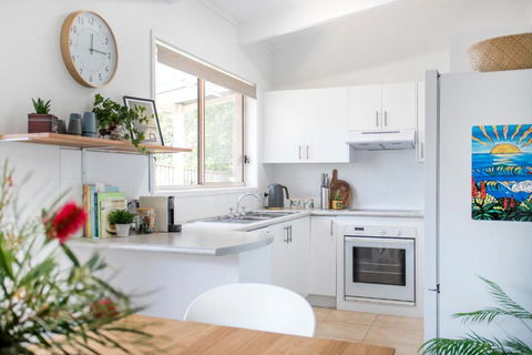 Birdsea House - Accommodation Redcliffe 2
