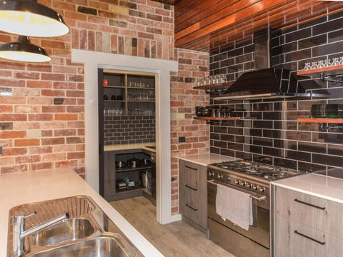 Luxury On Lewis 6 Lewis Road - Accommodation Redcliffe 5