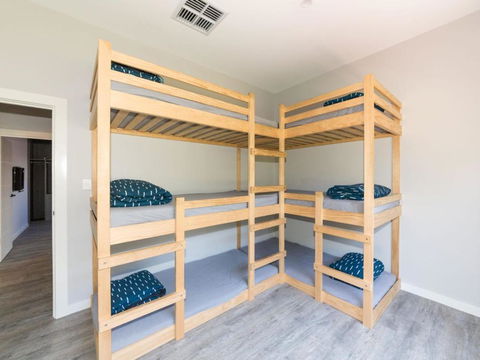Luxury On Lewis 6 Lewis Road - Accommodation Redcliffe 1