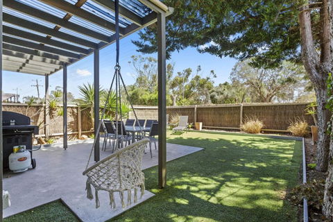 CAPELS REST CAPEL SOUND - Accommodation Redcliffe 4