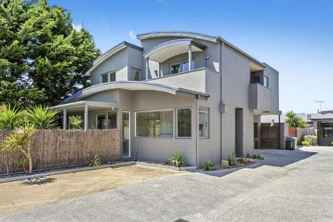 CAPELS REST CAPEL SOUND - Accommodation Redcliffe 0