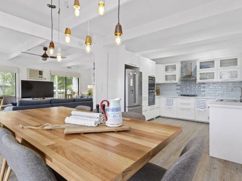 BAYSHORE DROMANA - Accommodation Redcliffe 4
