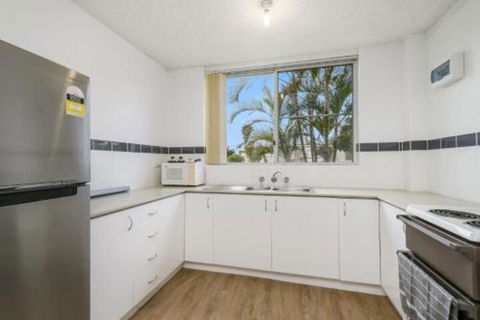WAVES On MAIN 4 / 1 MAIN STREET - Accommodation Redcliffe 2